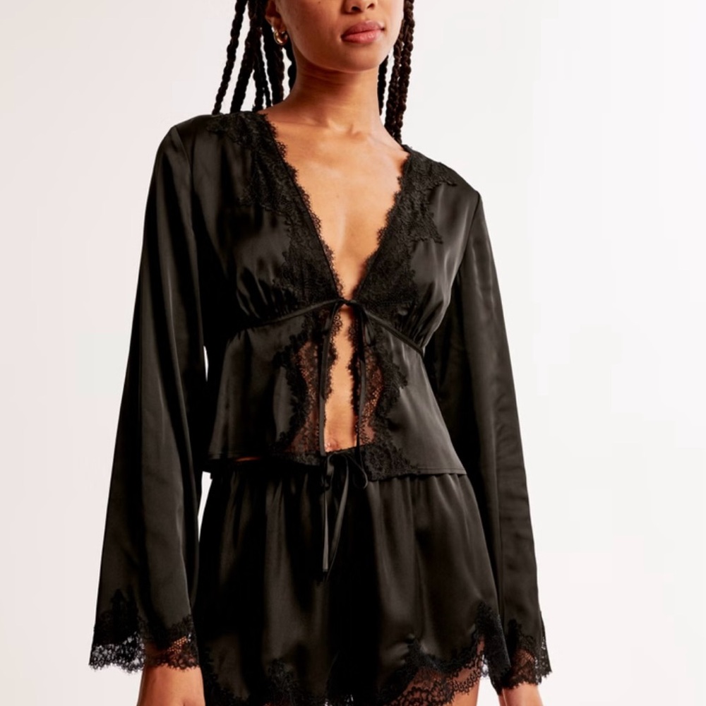 Abercrombie & Fitch Lace & Satin Sleep Top